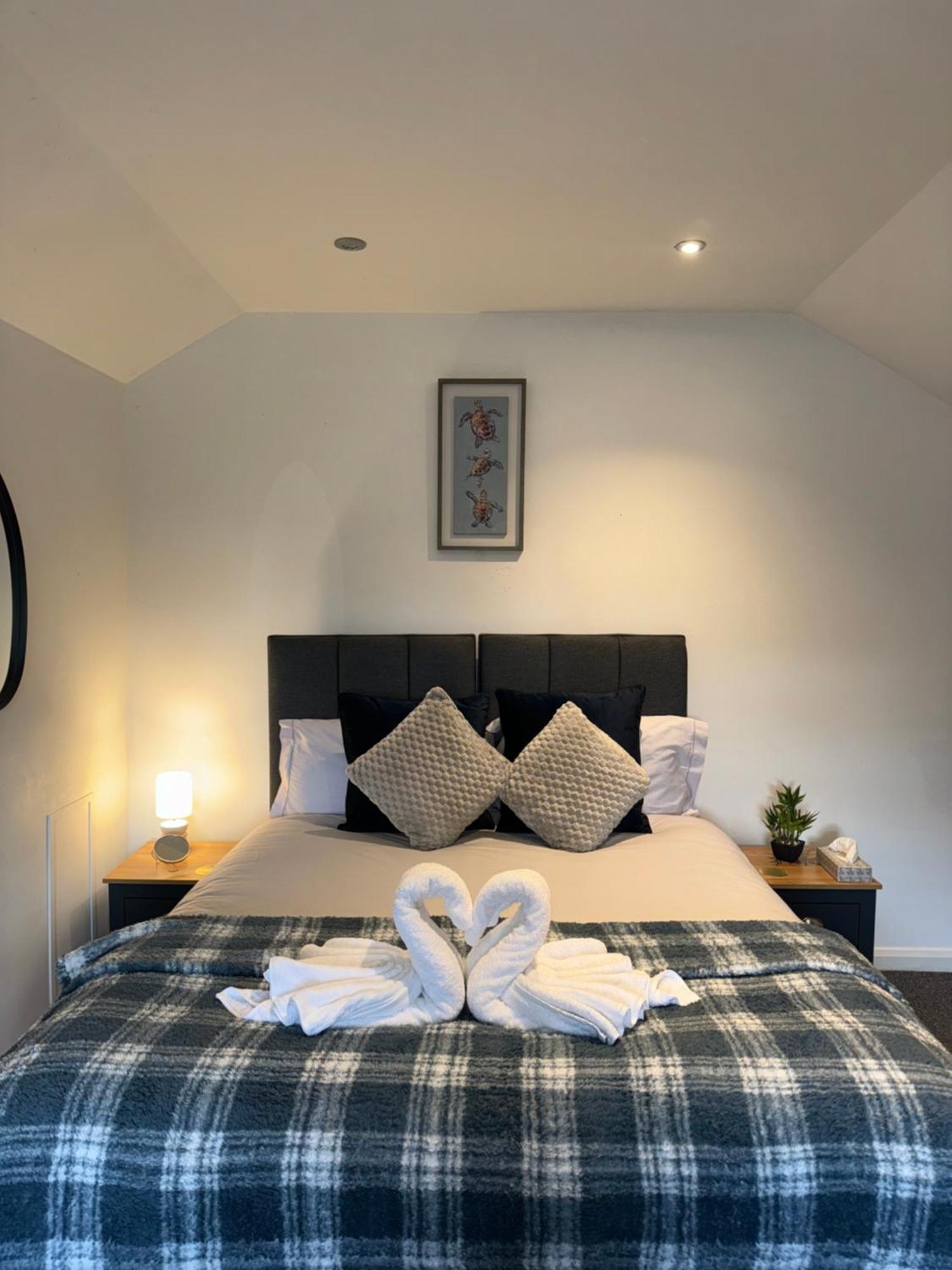 Cosy Countryside Stay- Waters Upton, Telford Exterior photo